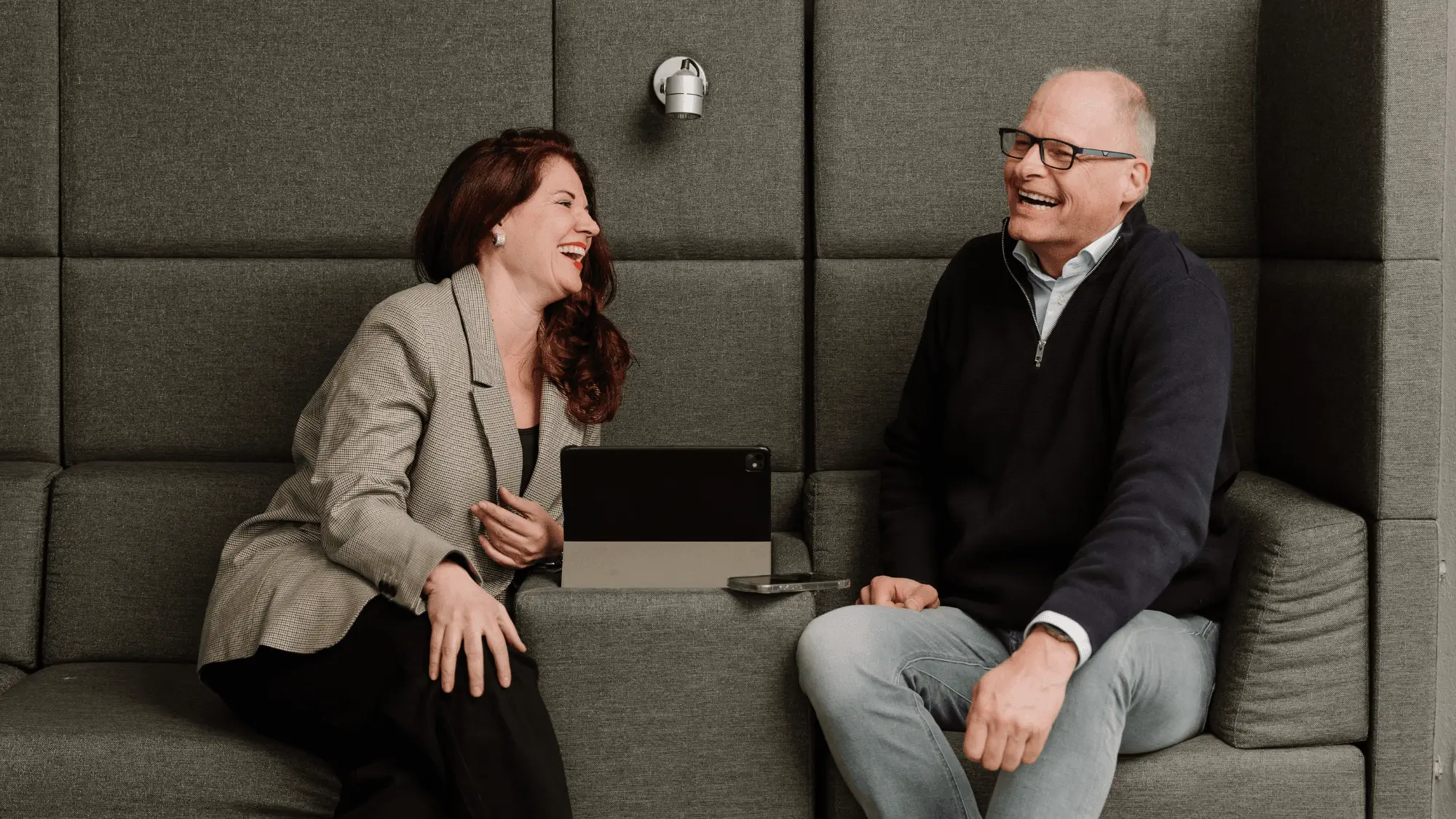 Jessica van Straten en Bart Veenstra van Axelio lachend