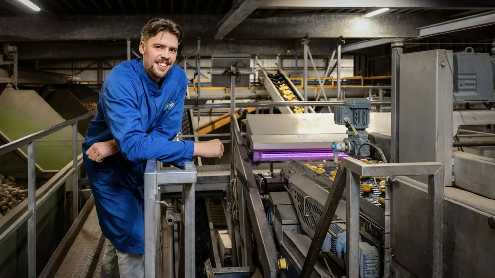 Tom Schaap in de fabriek van Schaap Holland