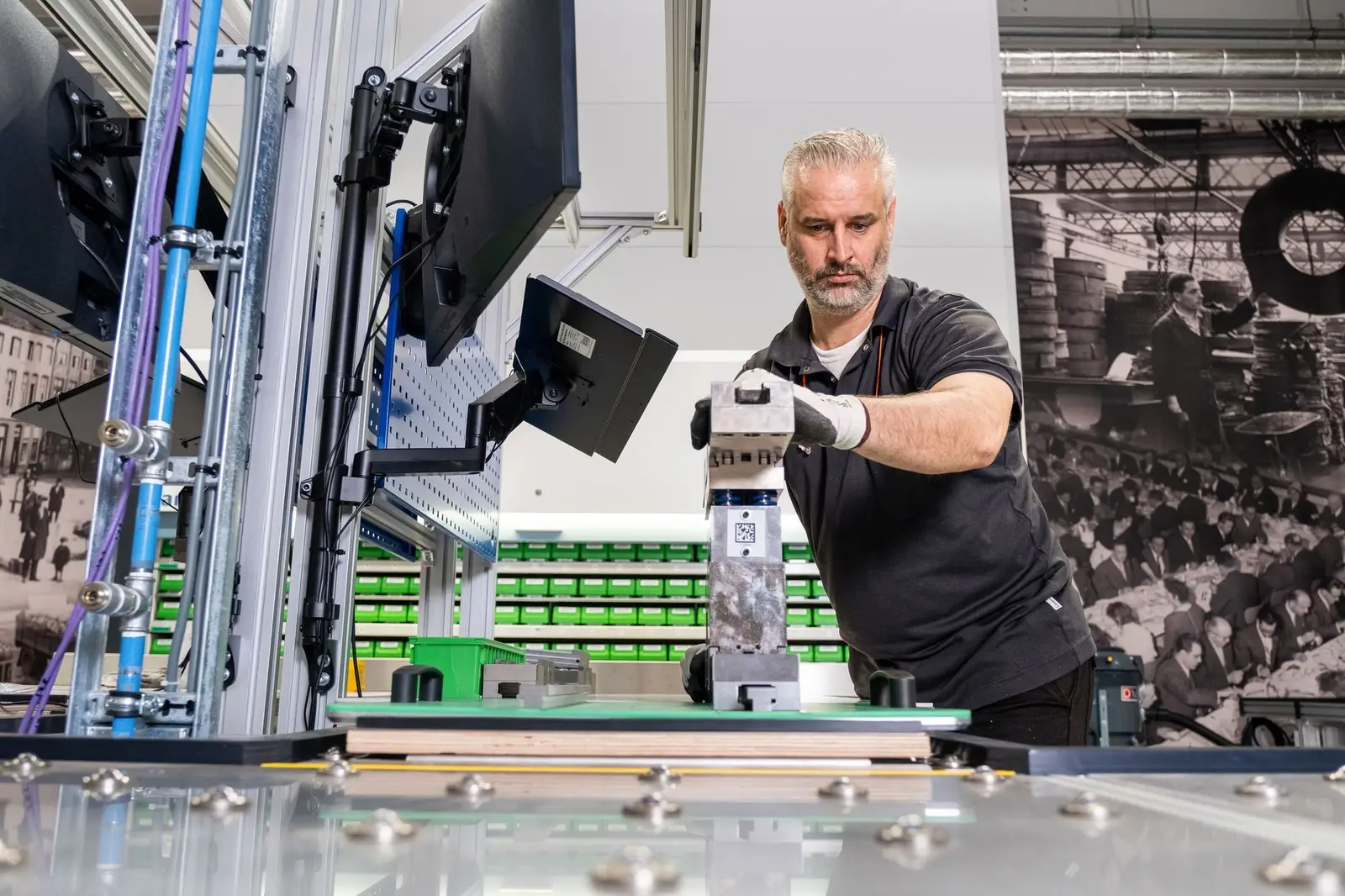 Medewerker in fabriek van Thomas Regout
